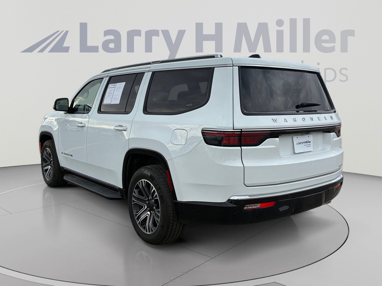 Used 2024 Jeep Wagoneer Series II AWD/4WD image 3
