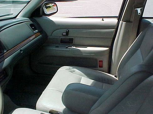 Used 2007 Ford Crown Victoria LX RWD image 26