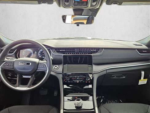 New 2025 Jeep Grand Cherokee Laredo X w/ Luxury Tech Group I image 15