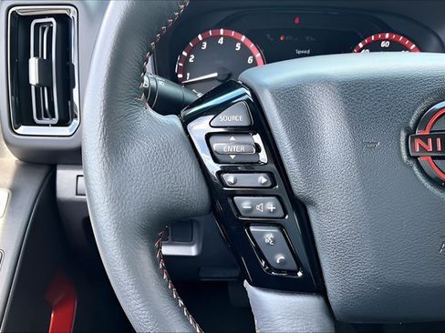 Certified 2025 Nissan Frontier PRO-4X AWD/4WD image 10