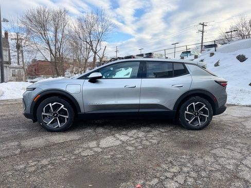 New 2026 Chevrolet Equinox EV LT image 3