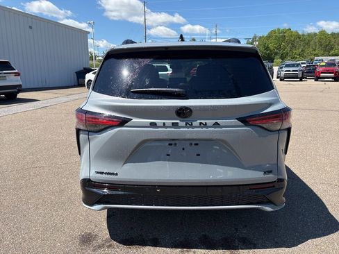 Used 2026 Toyota Sienna XSE AWD/4WD image 6