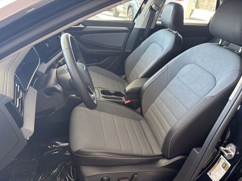 Used 2025 Volkswagen Jetta SE image 35