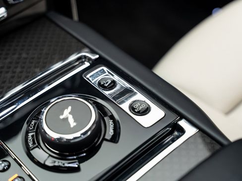 Used 2021 Rolls-Royce Cullinan Black Badge image 53