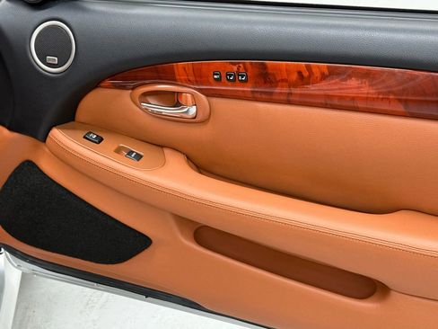 Used 2010 Lexus SC 430 Convertible image 17