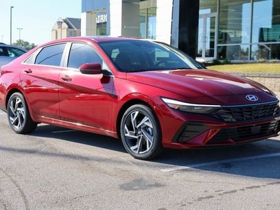 New 2025 Hyundai Elantra Limited w/ Cargo Package