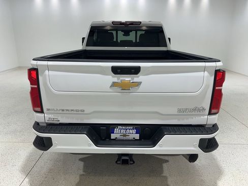 Used 2024 Chevrolet Silverado 2500 High Country w/ High Country Premium Package AWD/4WD image 4