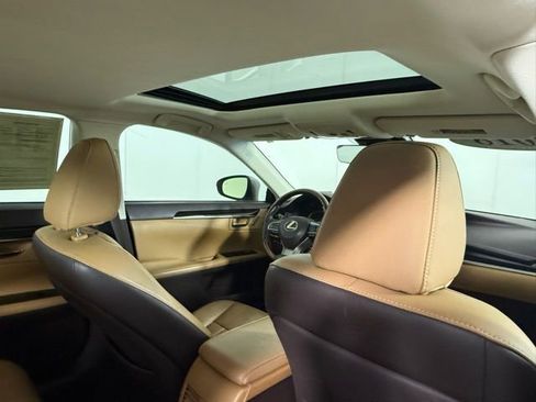 Used 2018 Lexus ES 350 w/ Luxury Package w/Wood Trim image 29