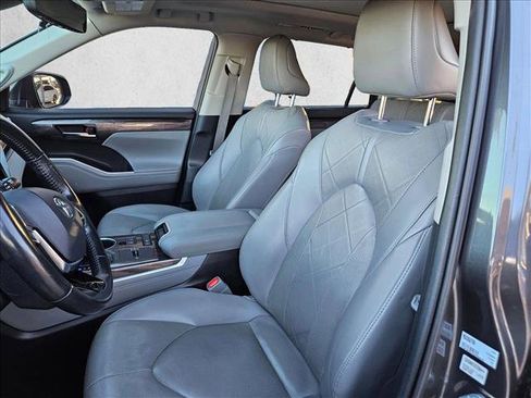 Used 2021 Toyota Highlander Platinum image 20