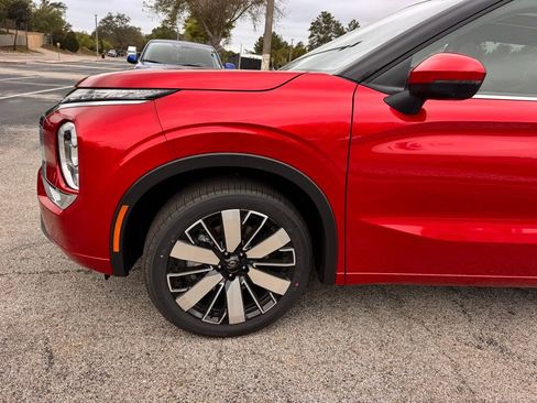 New 2026 Mitsubishi Outlander SEL FWD image 12