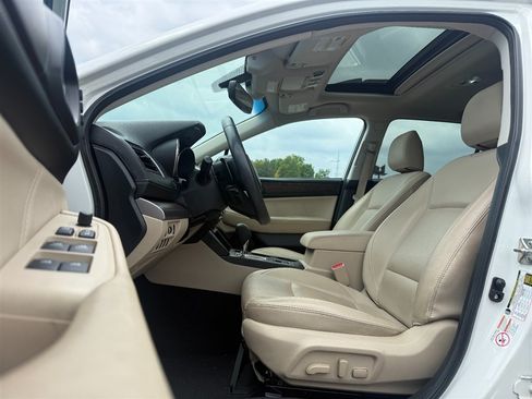 Used 2019 Subaru Outback 2.5i Limited AWD/4WD image 3