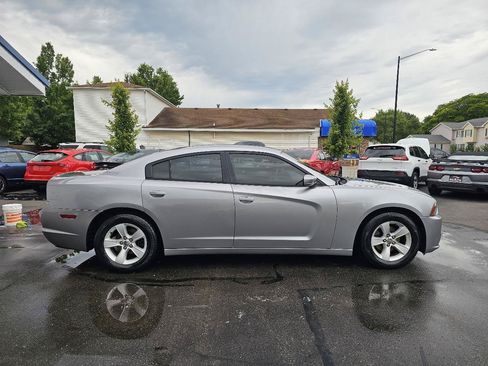 Used 2013 Dodge Charger SE RWD image 13