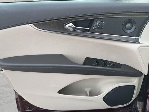 Used 2020 Lincoln Nautilus Reserve image 25