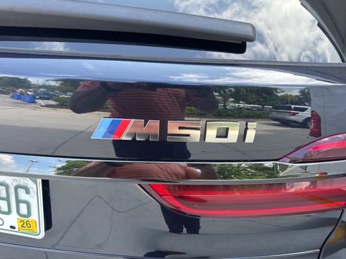 Used 2021 BMW X7 M50i w/ Dynamic Handling Package AWD/4WD image 4
