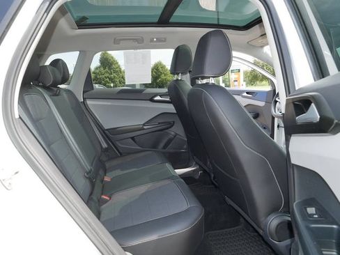 Certified 2023 Volkswagen Taos SE w/ Panoramic Sunroof Package AWD/4WD image 19