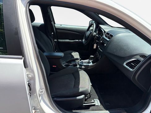 Used 2014 Dodge Avenger SE FWD image 26