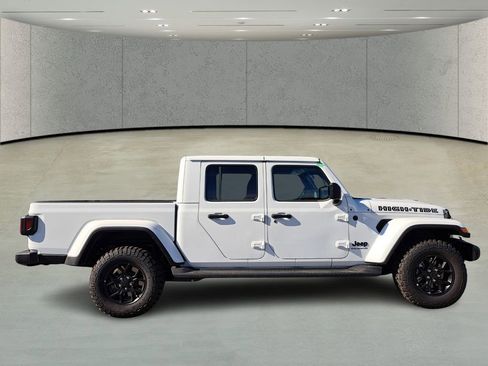 New 2025 Jeep Gladiator High Tide image 4