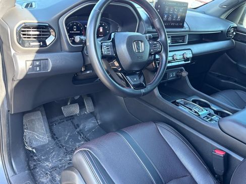 Certified 2025 Honda Pilot Black Edition image 17