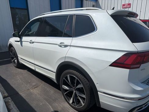 Used 2022 Volkswagen Tiguan SEL R-Line AWD/4WD image 4