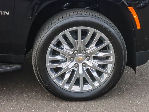 New 2026 Chevrolet Suburban LS image 9