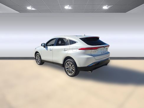Used 2023 Toyota Venza Limited image 3