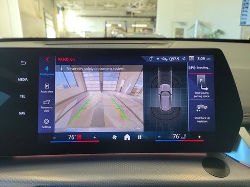 Used 2024 BMW X1 M35i w/ M Sport Professional Package image 26