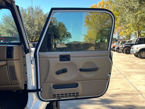 Used 1999 Jeep Wrangler Sahara image 29
