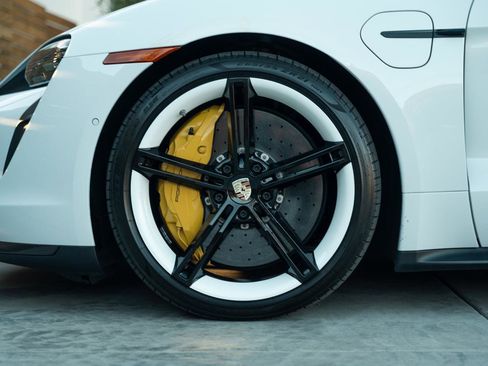 Used 2022 Porsche Taycan Turbo S image 36