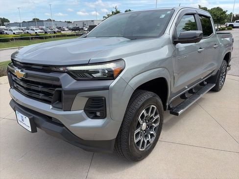 Used 2024 Chevrolet Colorado LT w/ LT Convenience Package III AWD/4WD image 4