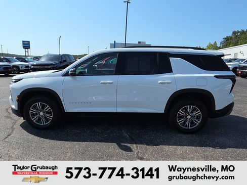 Used 2026 Chevrolet Traverse LT w/ Driver Confidence Package FWD image 5