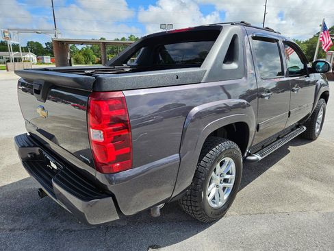 Used 2011 Chevrolet Avalanche LT AWD/4WD image 6