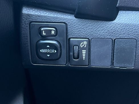 Used 2018 Toyota Corolla LE FWD image 36