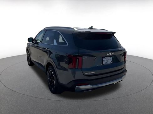 Used 2024 Kia Sorento S FWD image 11