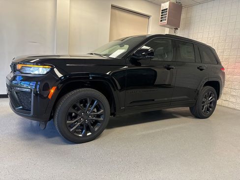 New 2026 Jeep Grand Cherokee Limited AWD/4WD image 13
