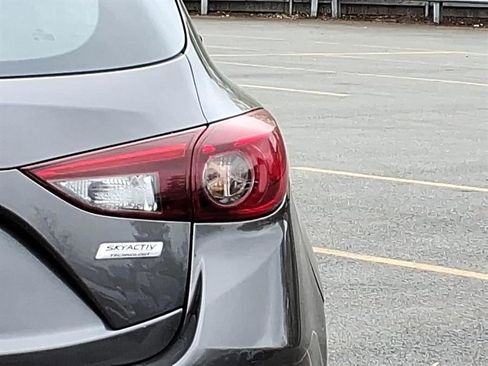 Used 2018 MAZDA MAZDA3 Touring FWD image 7