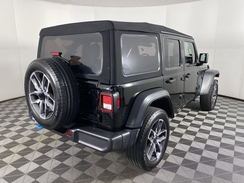 Used 2024 Jeep Wrangler Unlimited w/ Convenience Group AWD/4WD image 7