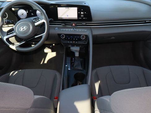 Used 2024 Hyundai Elantra SEL FWD image 10