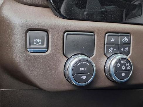 New 2026 GMC Sierra 1500 SLT image 14