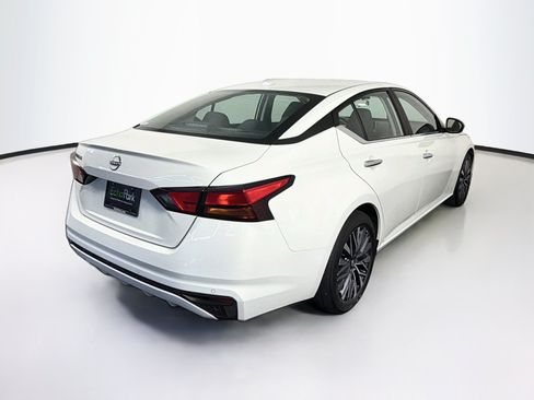 Used 2025 Nissan Altima 2.5 SV FWD image 9