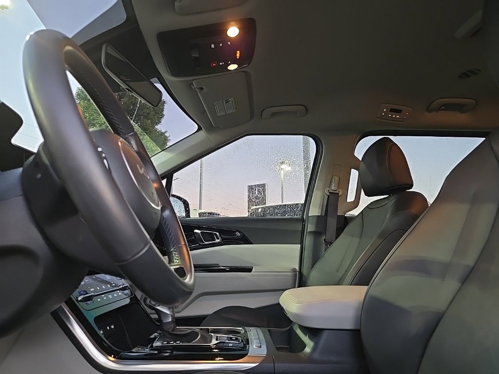 Certified 2024 Kia Carnival EX FWD image 32
