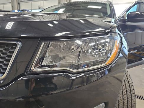 Used 2018 Jeep Compass Latitude image 32