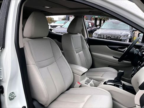 Certified 2022 Nissan Rogue Sport SL w/ Premium Package image 9