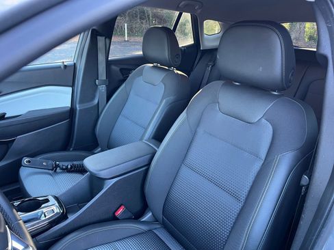 Used 2025 Chevrolet Trax LT w/ LT Convenience Package image 34