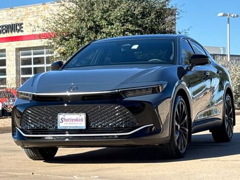 New 2026 Toyota Crown Nightshade image 3