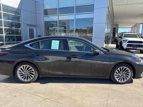 Used 2022 Lexus ES 350 Ultra Luxury w/ Accessory Package 2 image 8