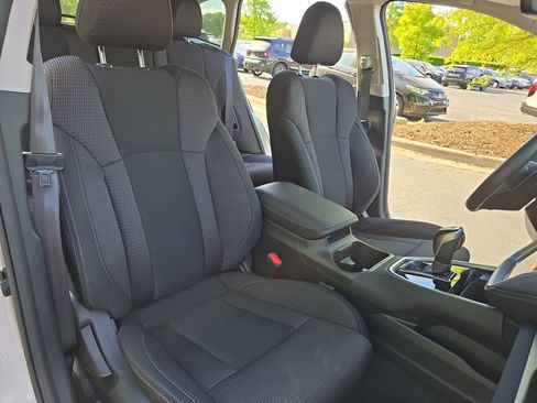 Used 2025 Subaru Outback Premium w/ Popular Package #1A AWD/4WD image 10