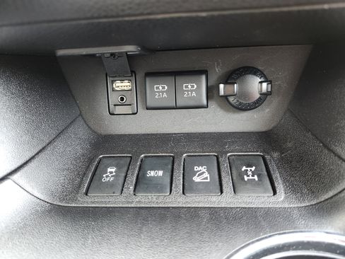 Used 2017 Toyota Highlander Limited image 10