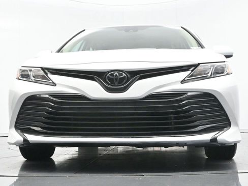 Used 2019 Toyota Camry LE FWD image 40