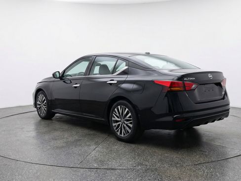Used 2025 Nissan Altima 2.5 SV image 6