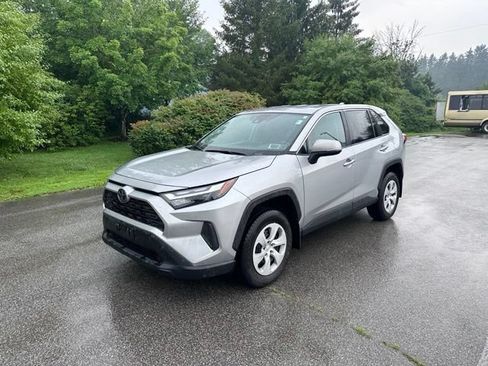 Used 2024 Toyota RAV4 LE AWD/4WD image 7